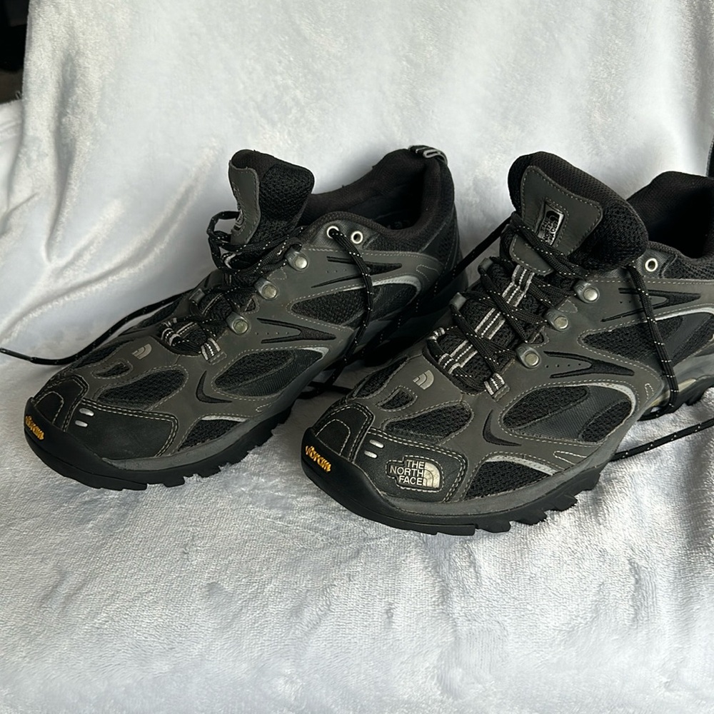 North Face shoes gray & black size 11.5 vibram soles.